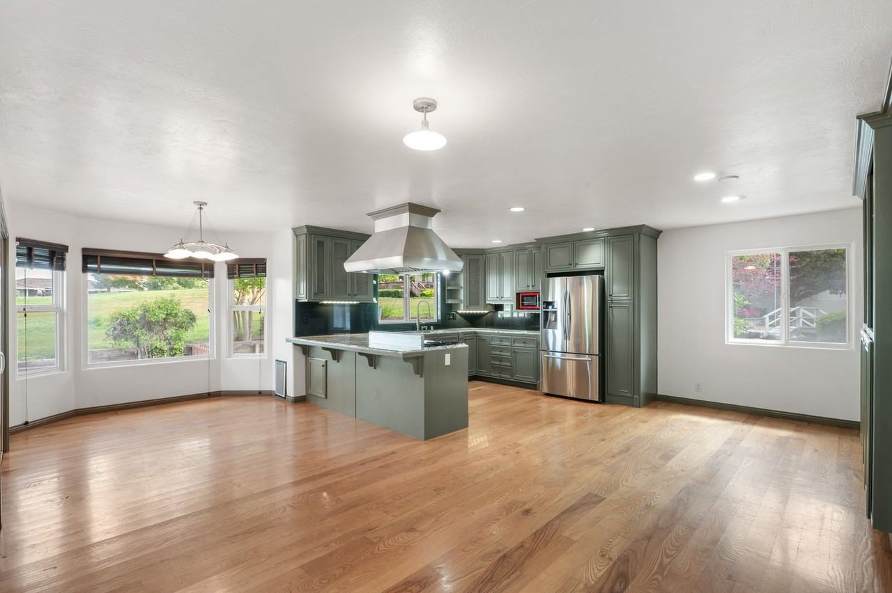 945 S Ridgemark Dr - Photo 6 of 25