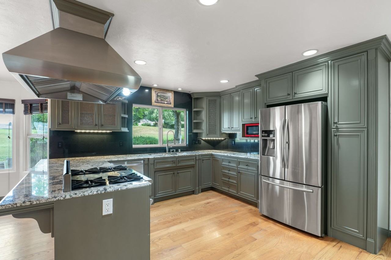 945 S Ridgemark Dr - Photo 7 of 25