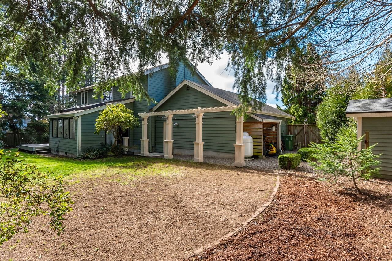 1410 Sw Islander Ln - Photo 2 of 34