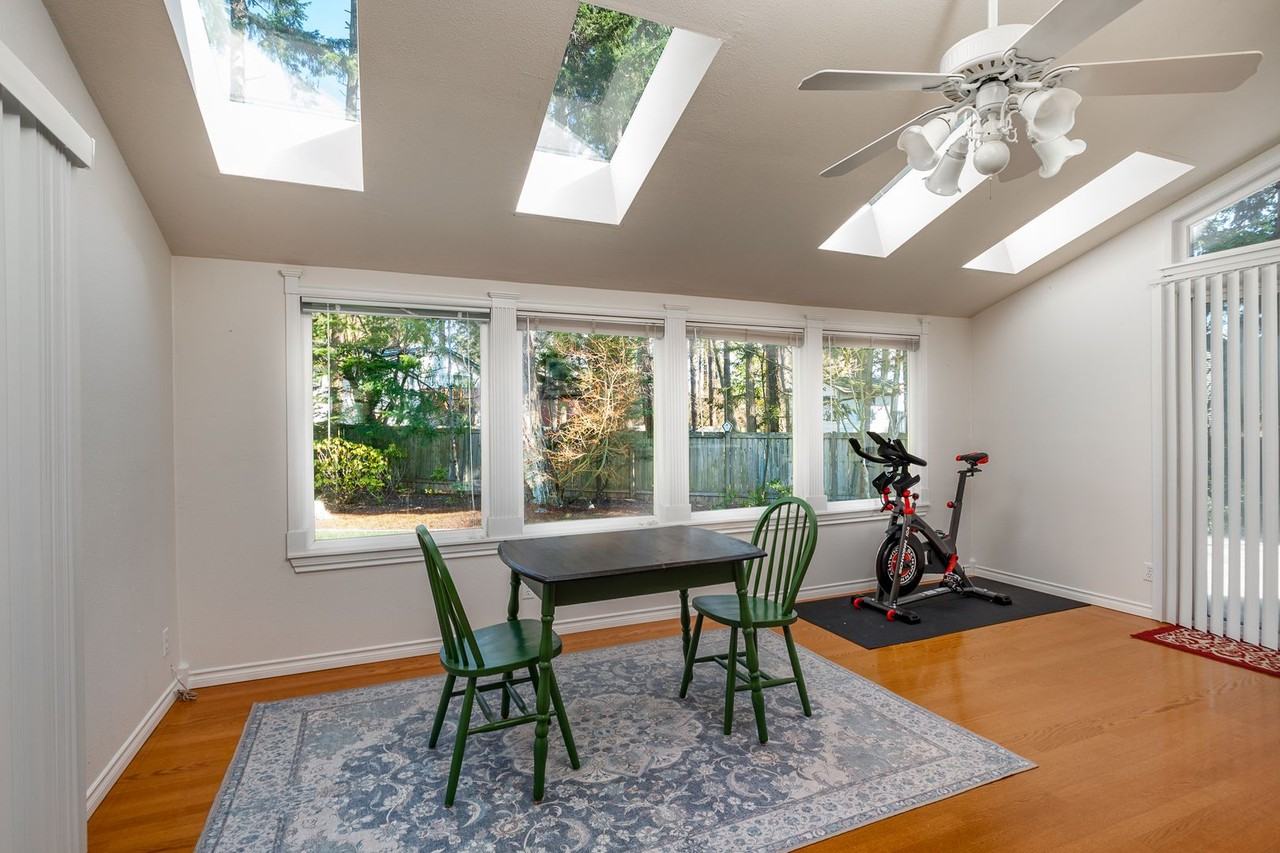 1410 Sw Islander Ln - Photo 5 of 34