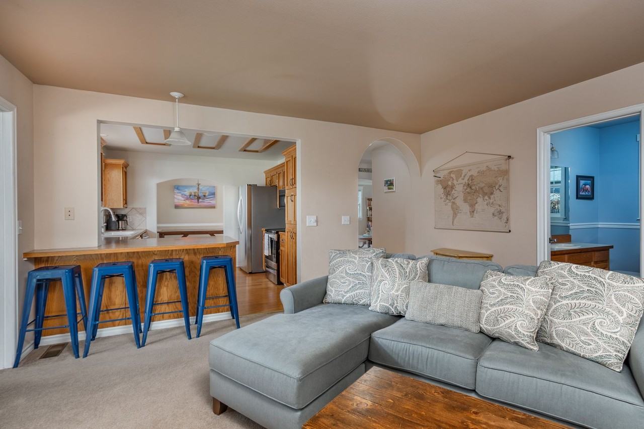 1410 Sw Islander Ln - Photo 7 of 34