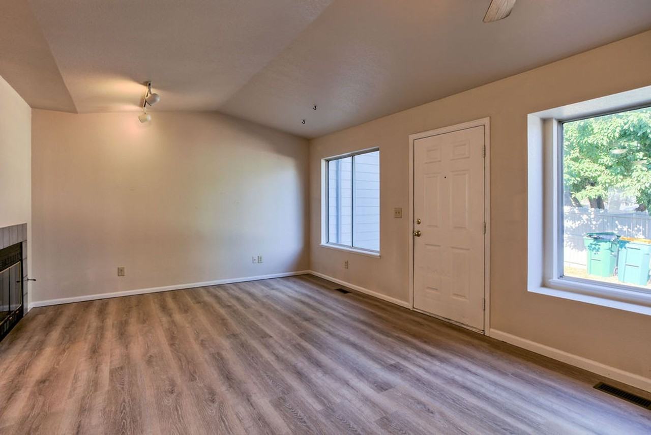 3025 W Stuart St - Photo 4 of 28