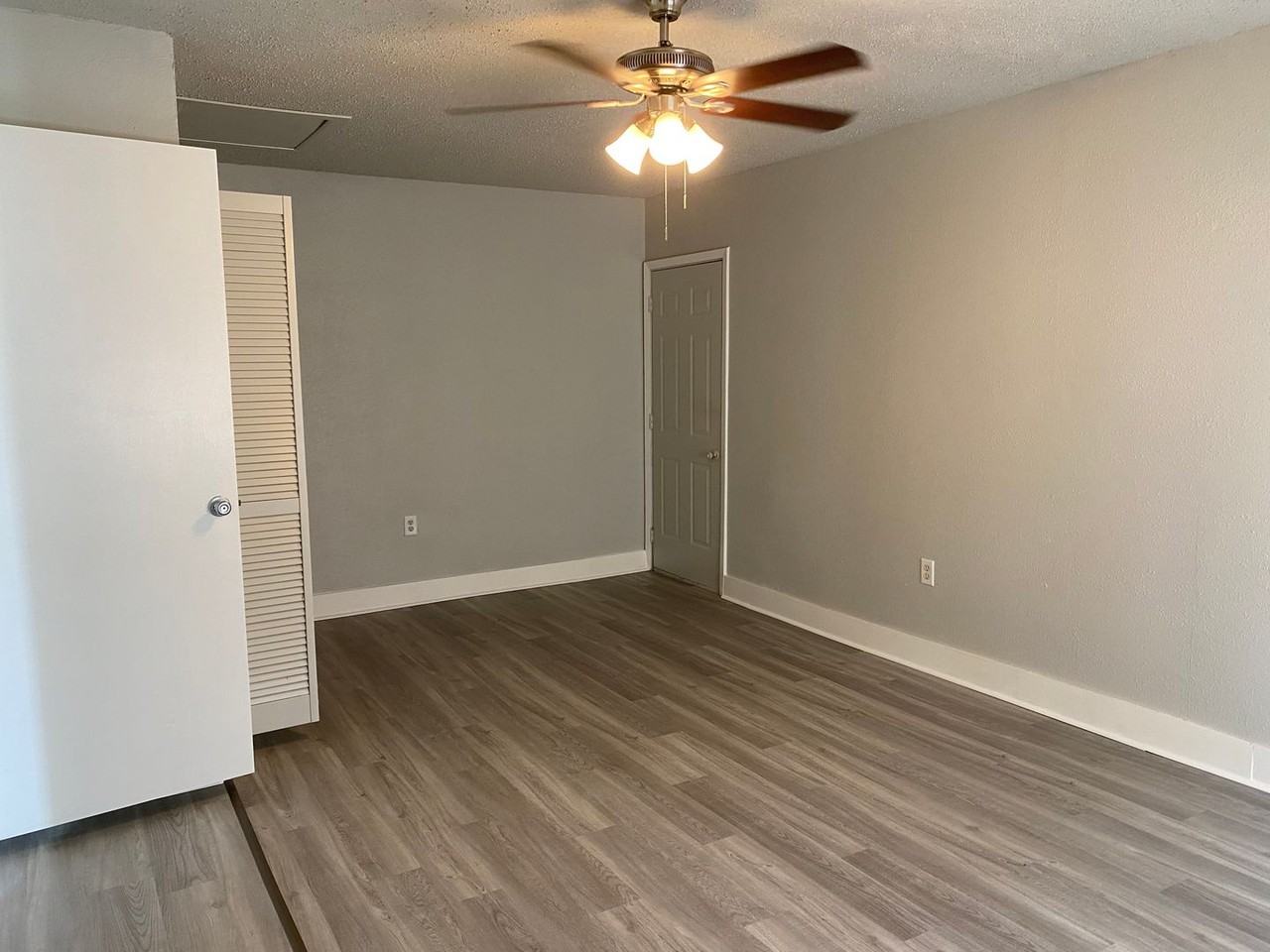 12421 Trailing Oaks St - Photo 4 of 18