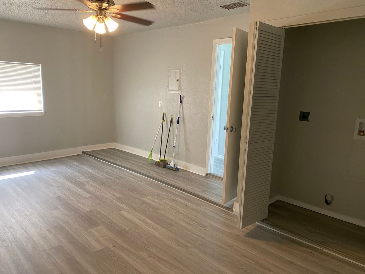 12421 Trailing Oaks St - Photo 5 of 18