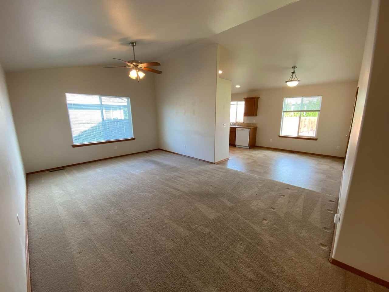 403 E Windsor Ct - Photo 2 of 19