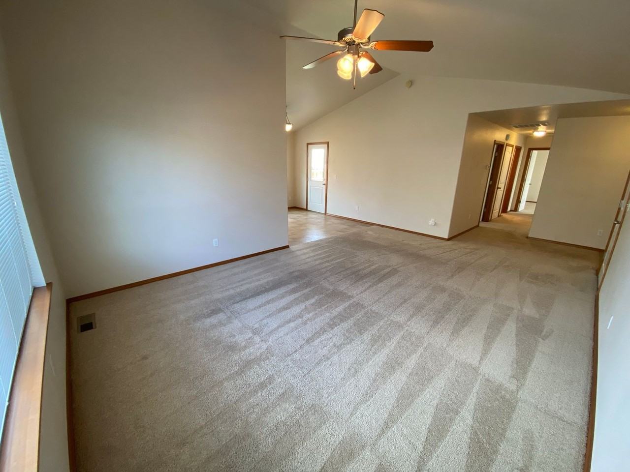 403 E Windsor Ct - Photo 3 of 19