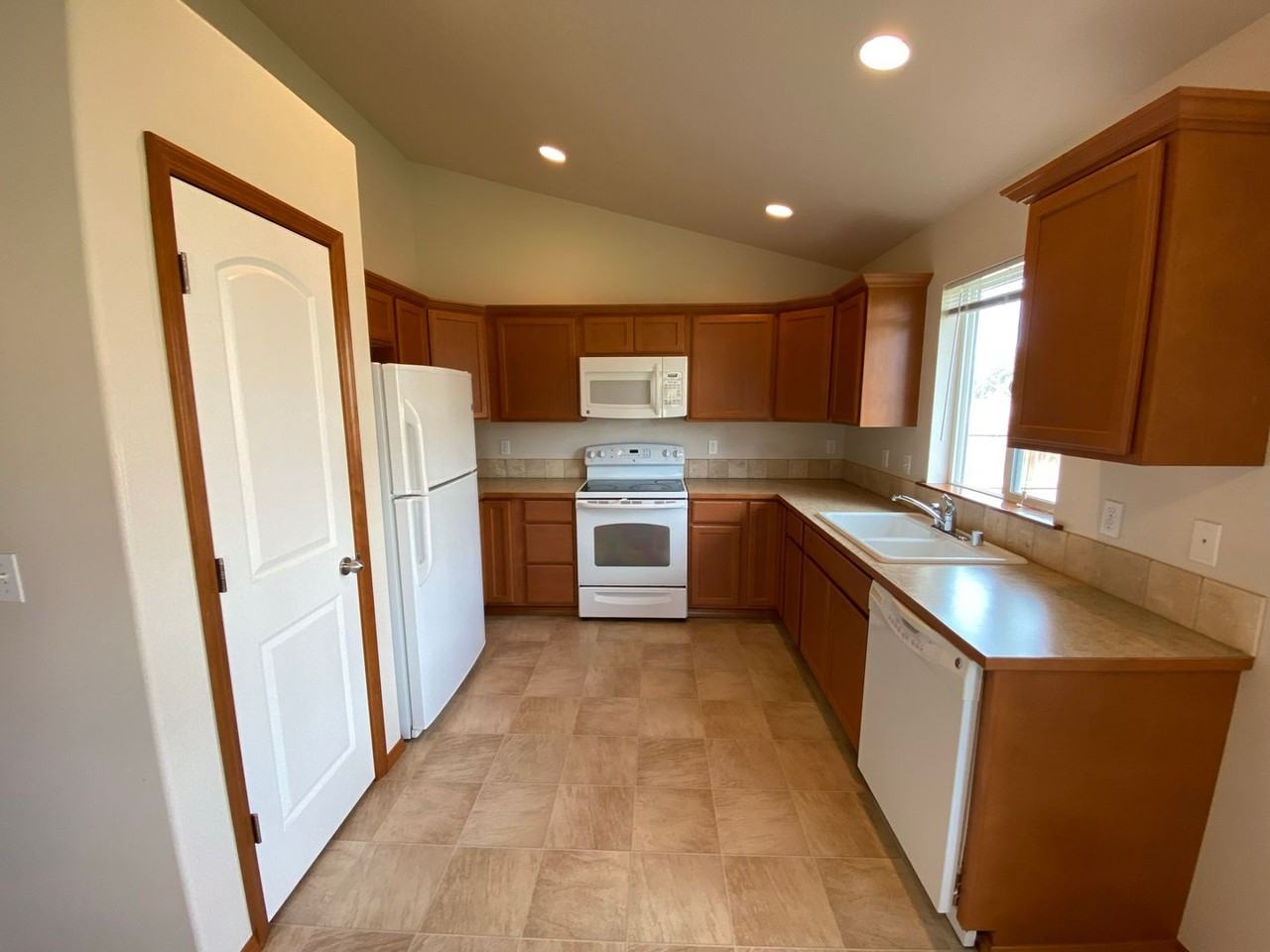 403 E Windsor Ct - Photo 4 of 19