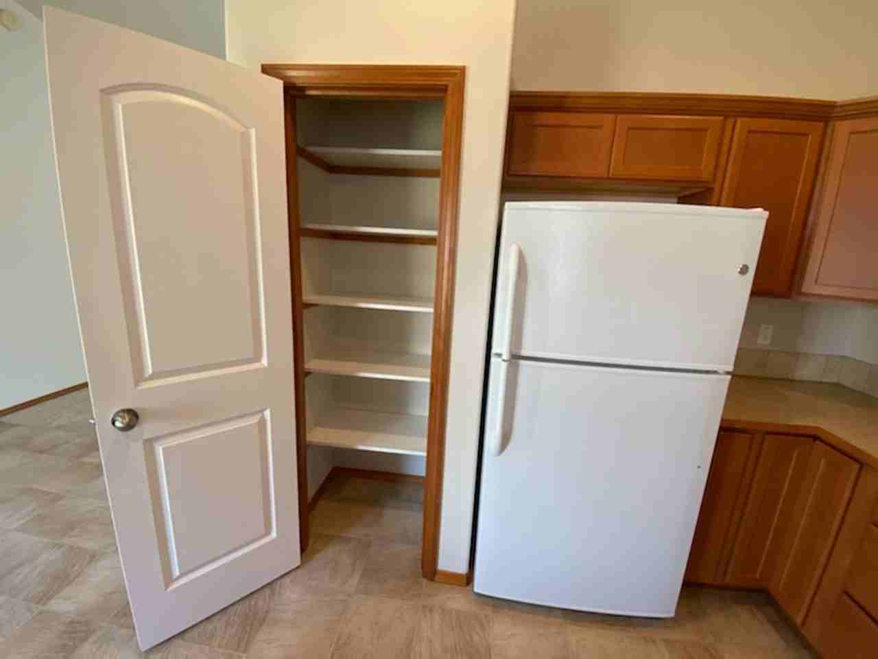 403 E Windsor Ct - Photo 5 of 19