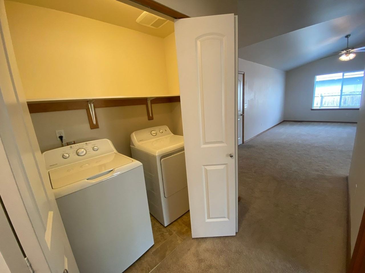 403 E Windsor Ct - Photo 7 of 19