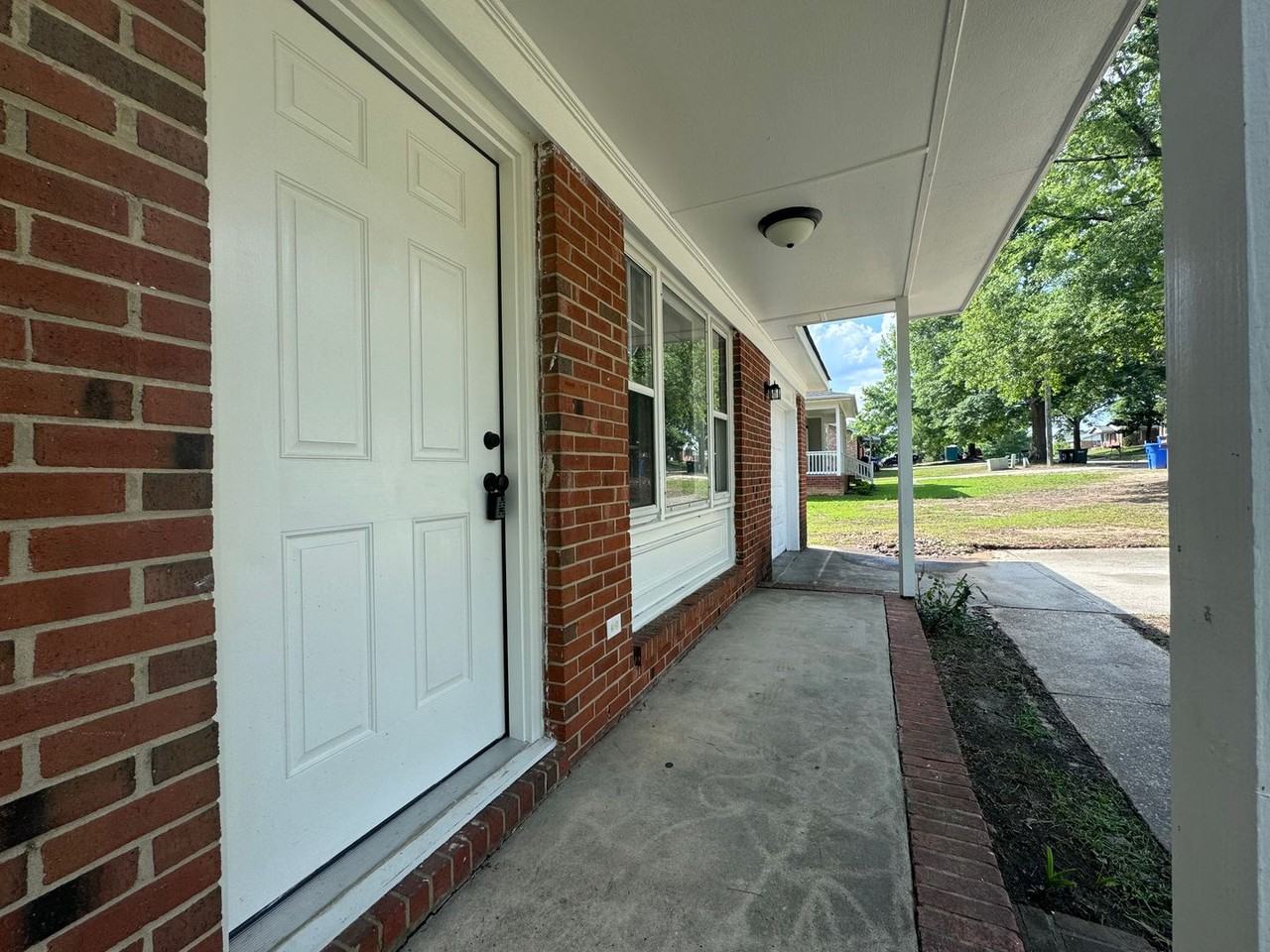 652 Monagan St - Photo 2 of 31
