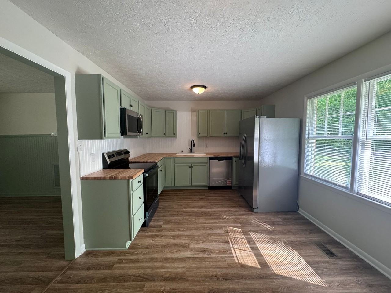 652 Monagan St - Photo 7 of 31