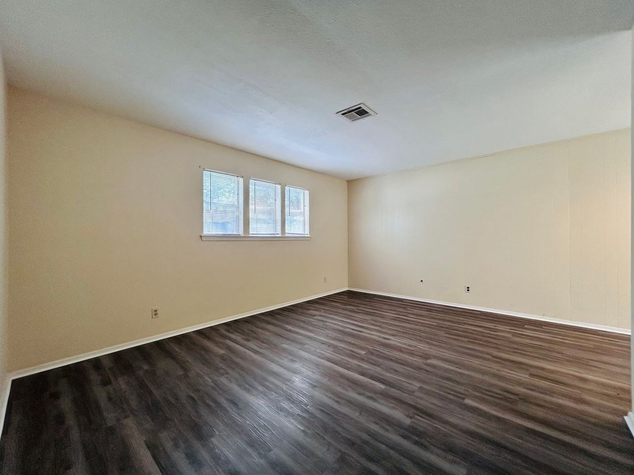 5226 Pine Pl - Photo 2 of 16