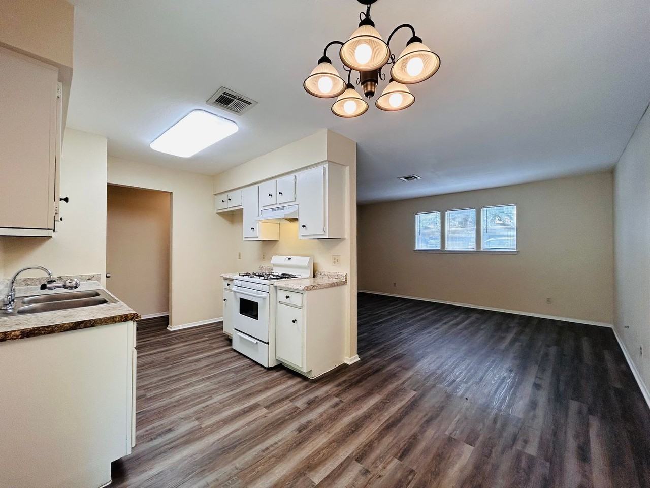 5226 Pine Pl - Photo 4 of 16