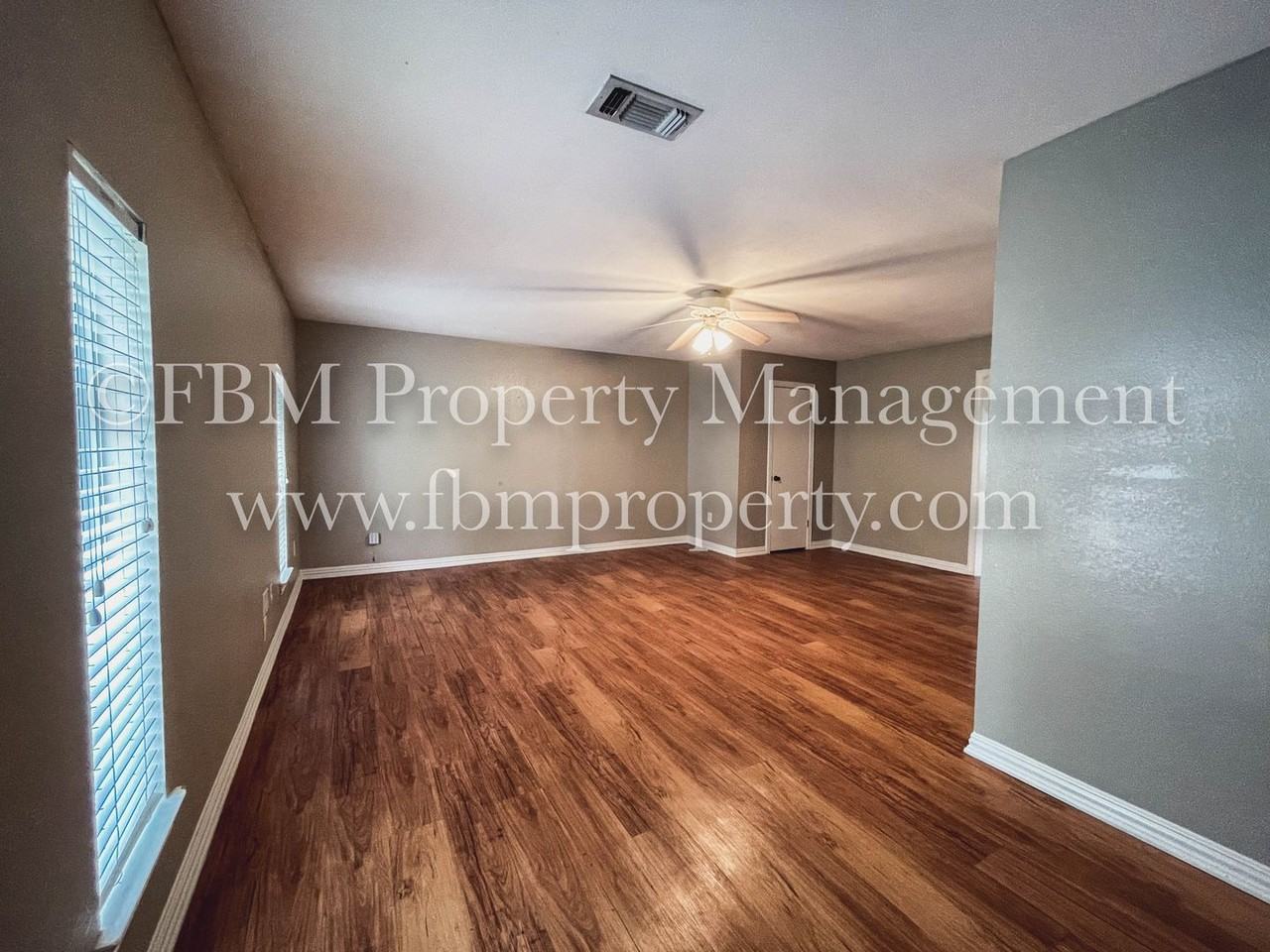 105 Hillside Dr - Photo 2 of 15