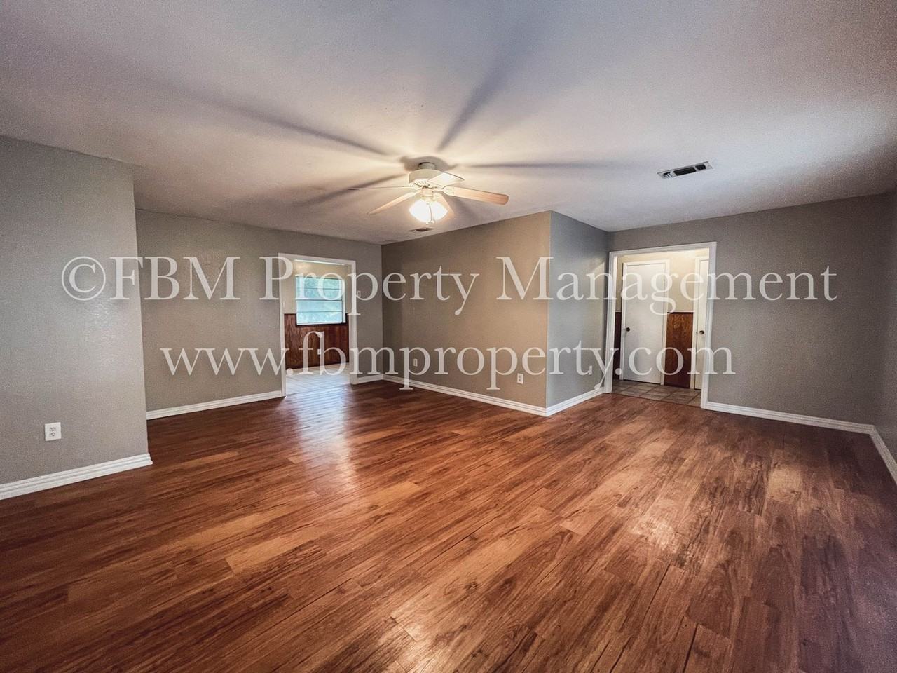 105 Hillside Dr - Photo 3 of 15