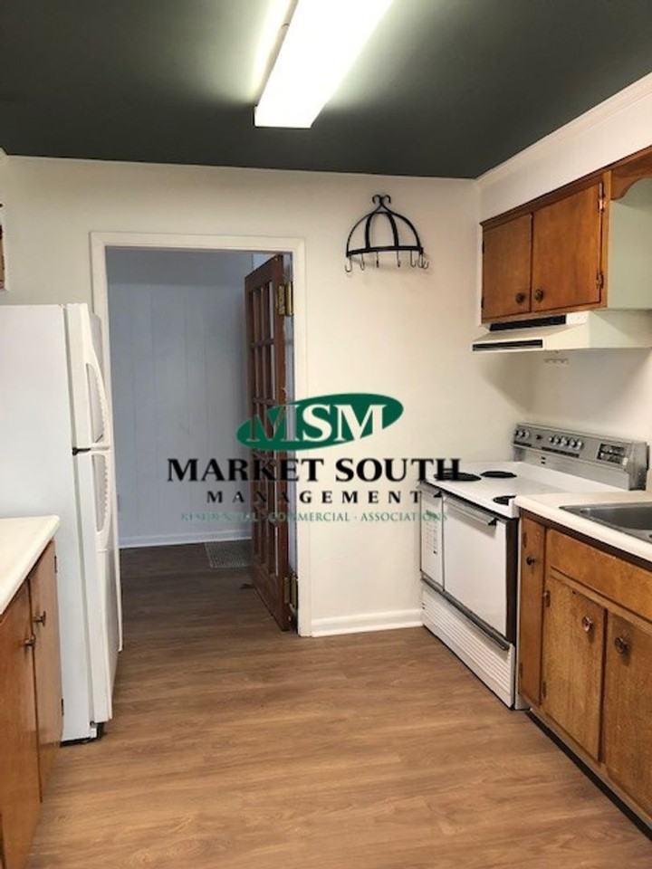 303 Edgewater Rd - Photo 3 of 16