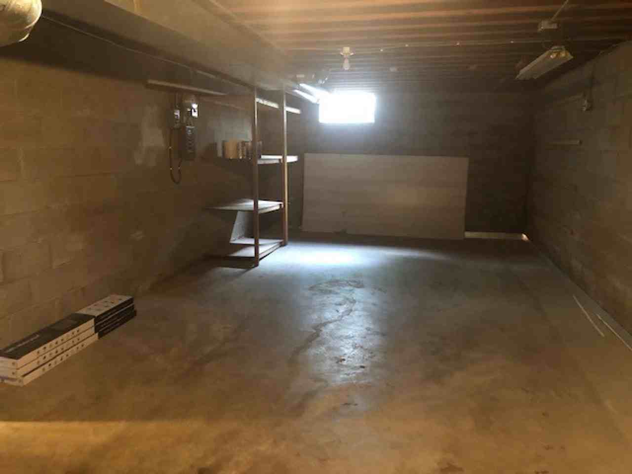 808 17th St - Photo 4 of 16