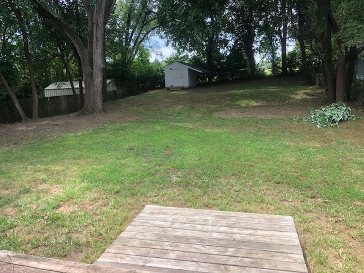 808 17th St - Photo 6 of 16