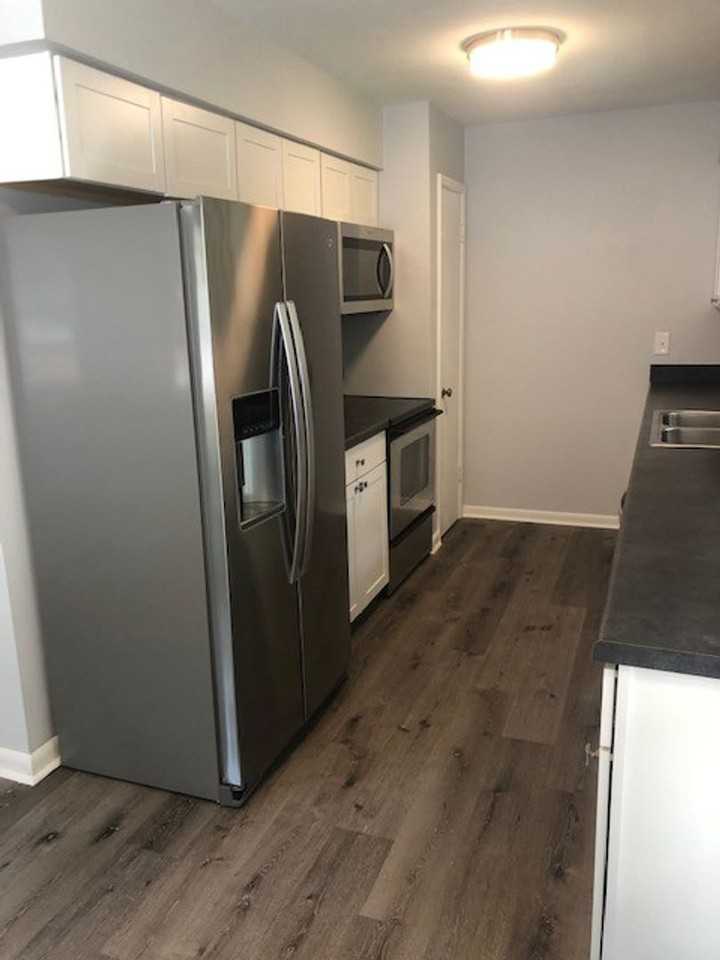 808 17th St - Photo 3 of 13