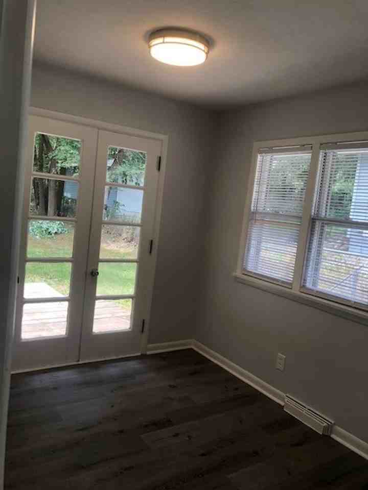 808 17th St - Photo 5 of 13