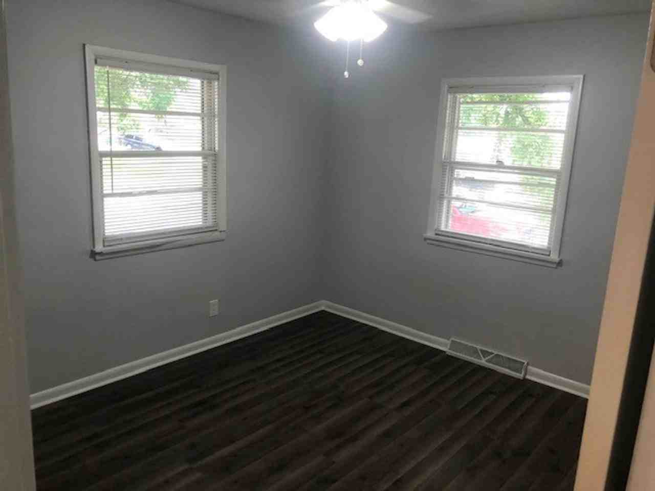 808 17th St - Photo 7 of 13