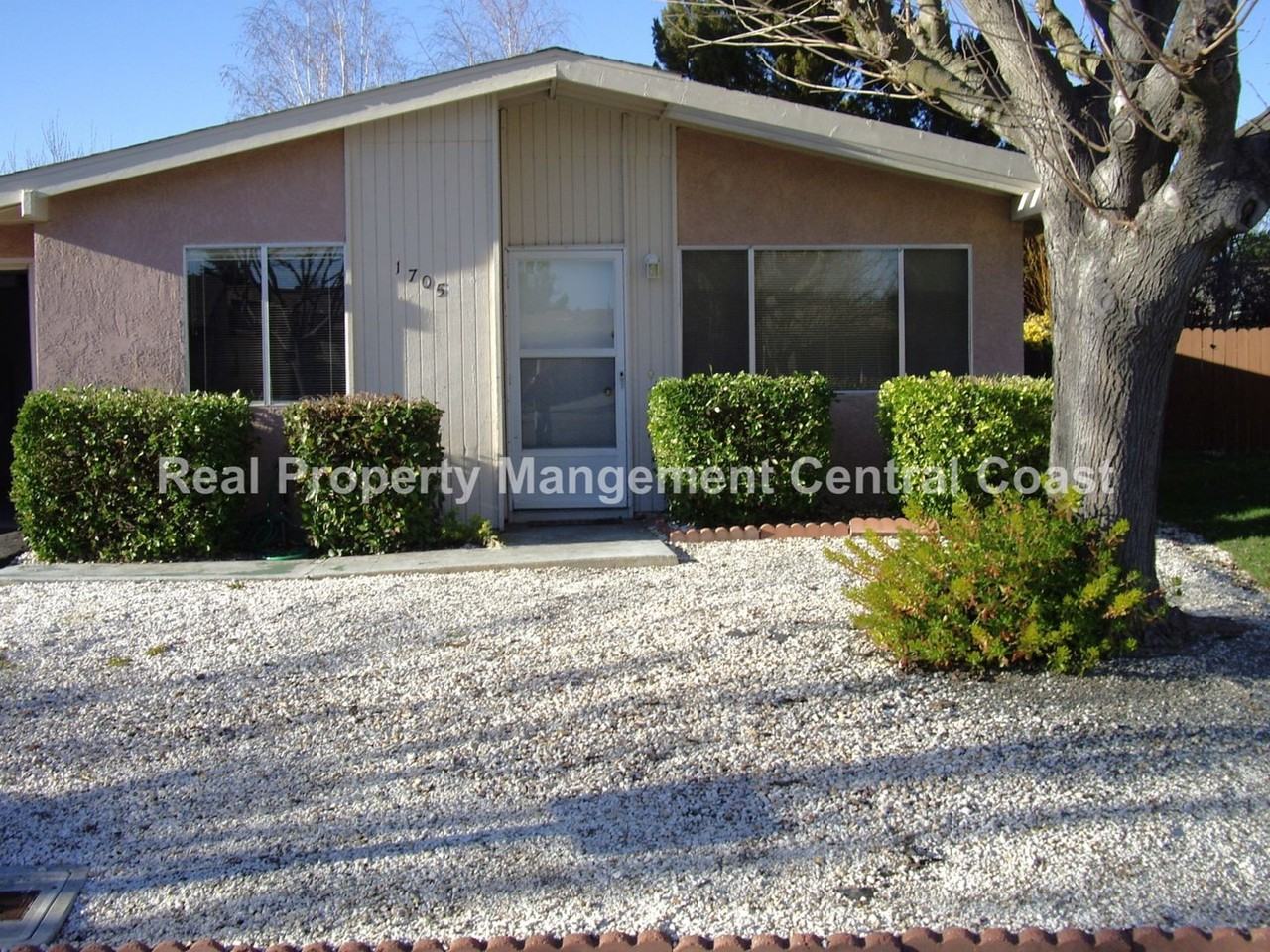 1705 Kings Dr - Photo 3 of 9