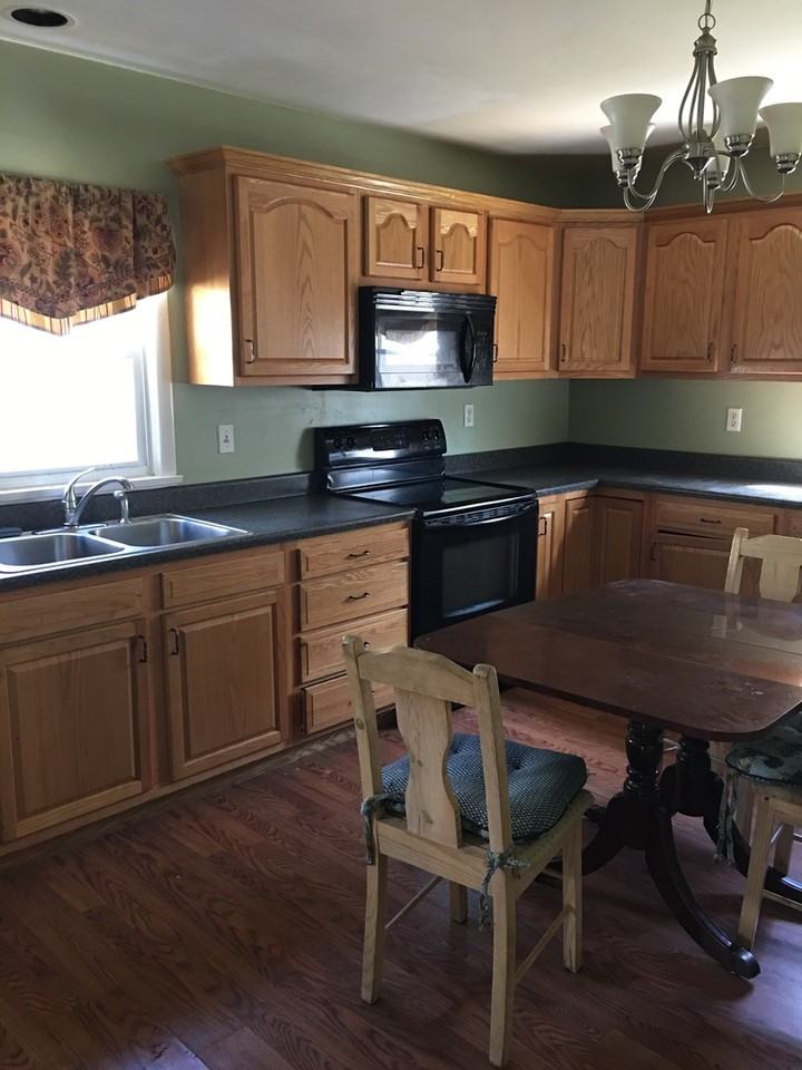 302 18th St - Photo 2 of 8