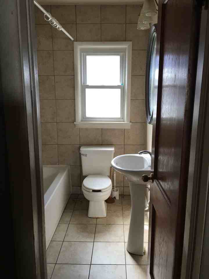 302 18th St - Photo 3 of 8