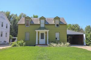 featured image of 740 W Burkitt St