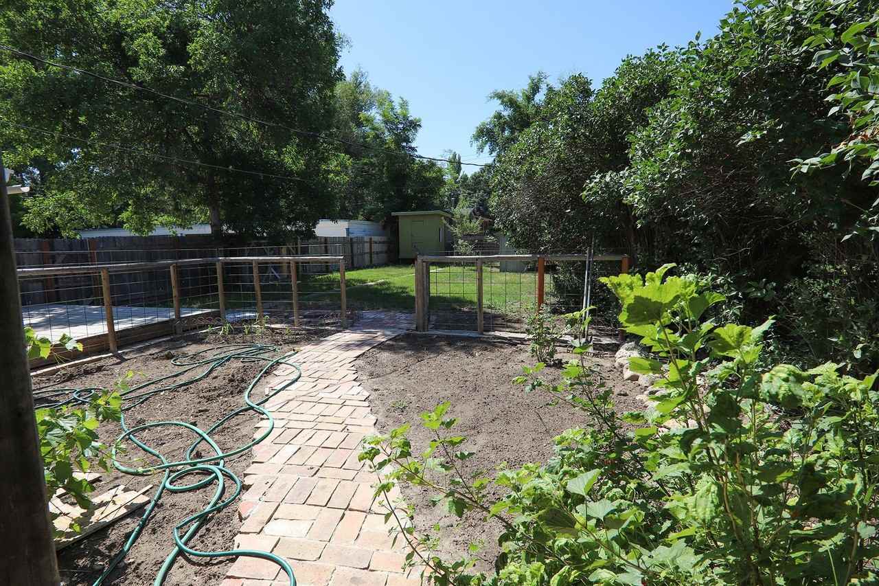 740 W Burkitt St - Photo 3 of 24