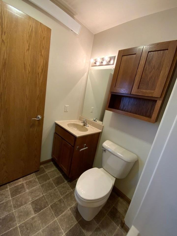 120 Main St E - Photo 4 of 6