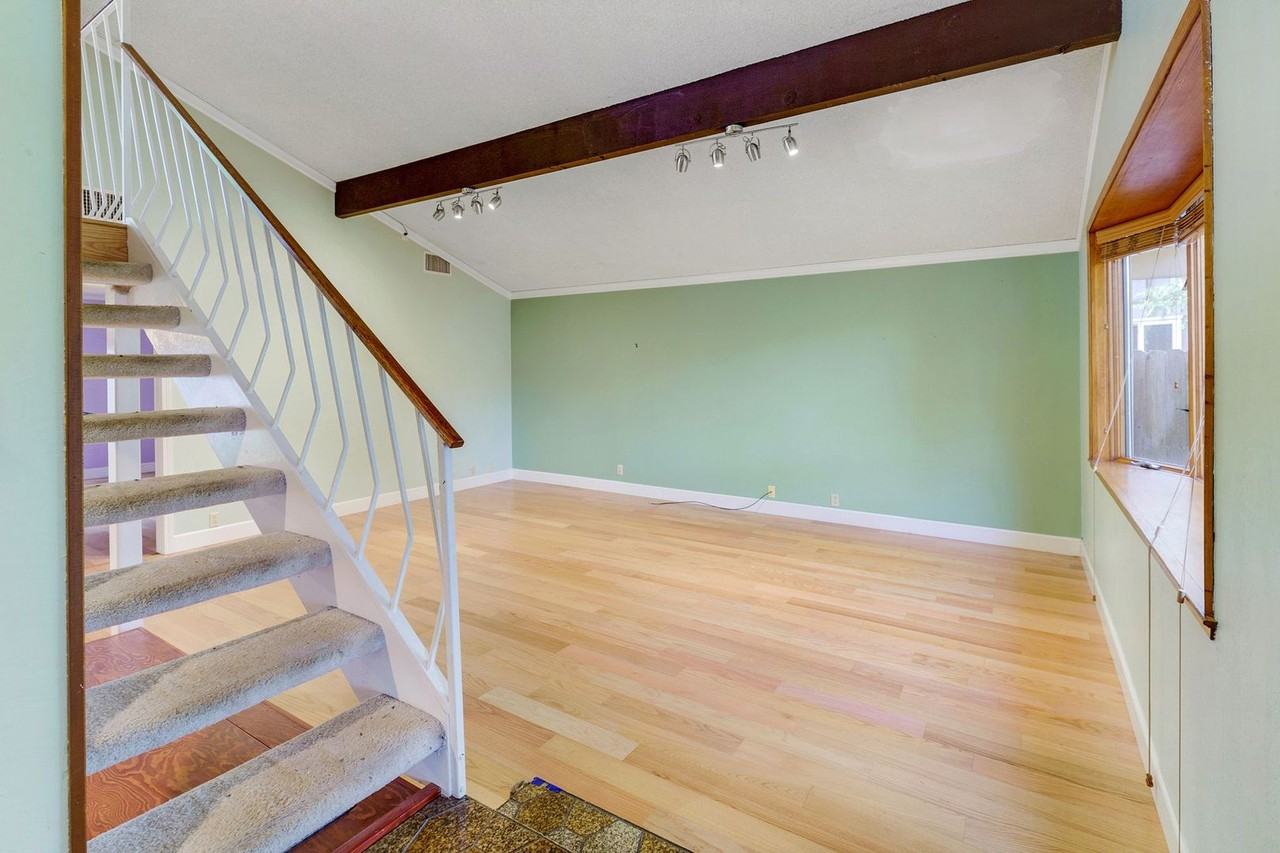 3002 Breton Ave - Photo 3 of 29