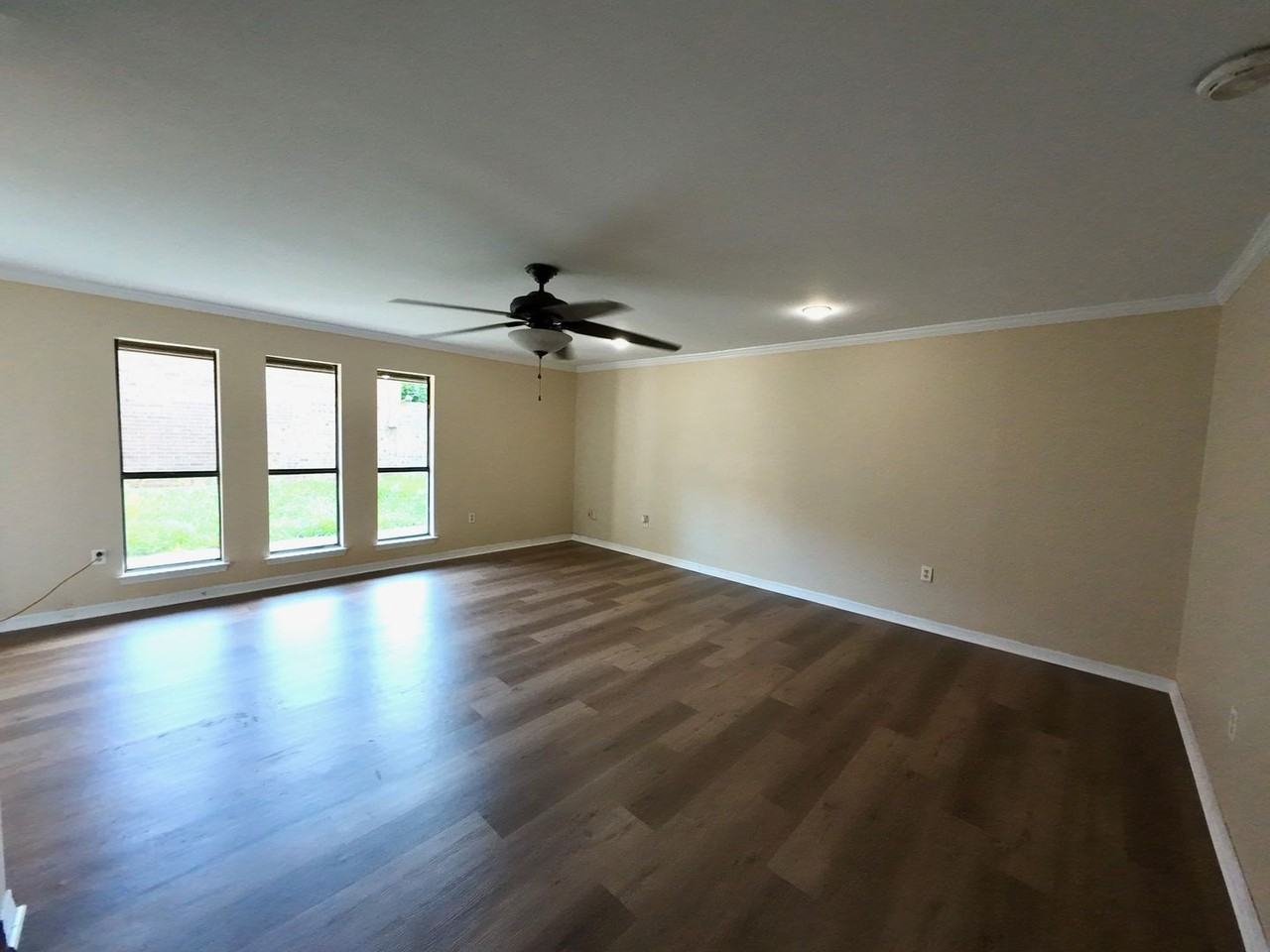 3370 Dandale Dr - Photo 2 of 15