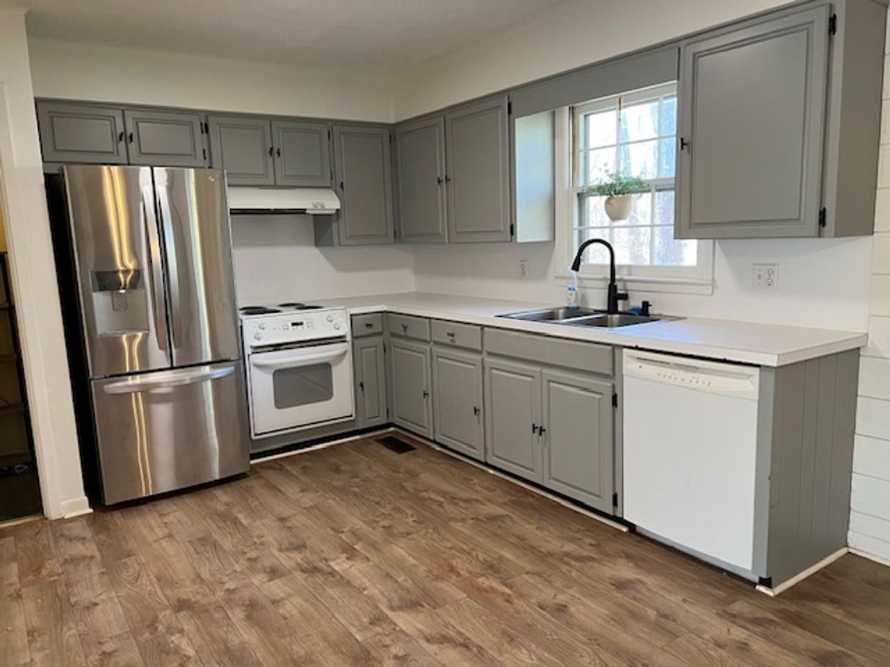 111 Keller Ave - Photo 7 of 21