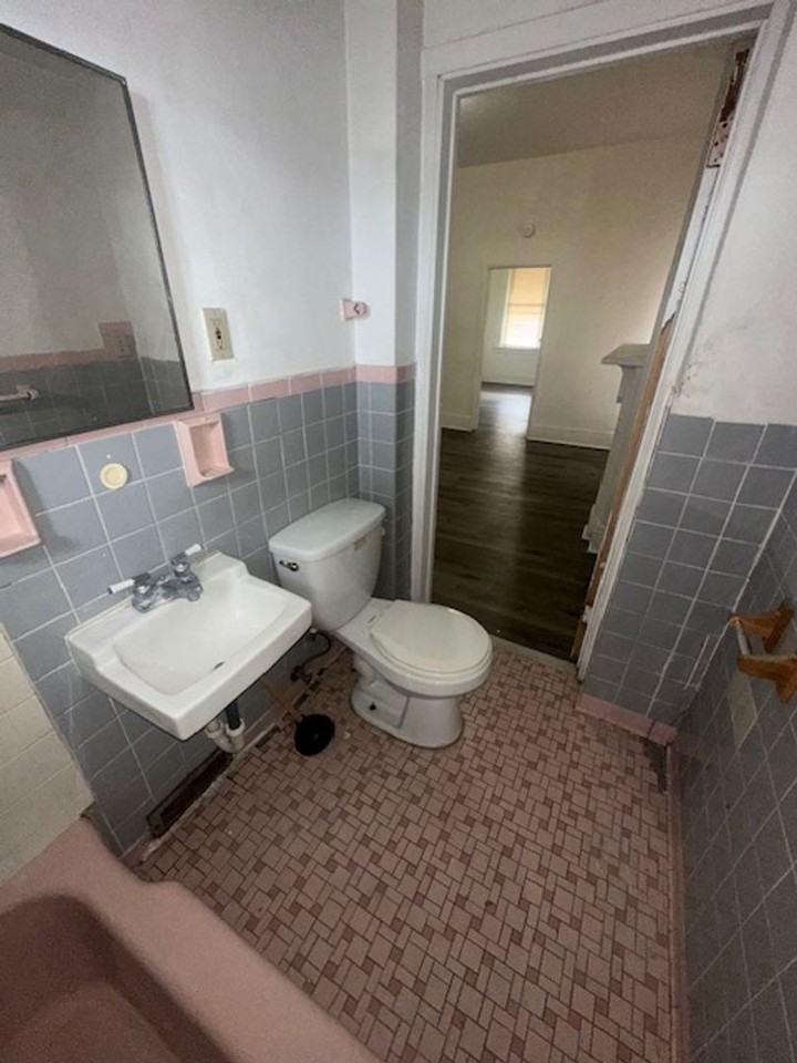 3423 Ward St - Photo 4 of 18