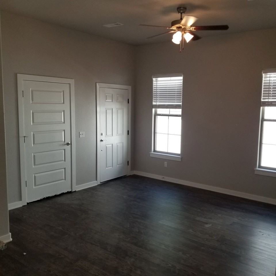 2383 W Houston St - Photo 2 of 16