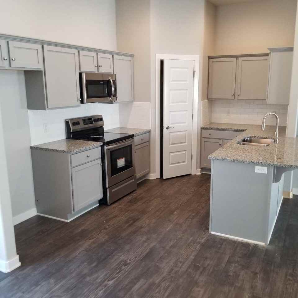 2383 W Houston St - Photo 3 of 16