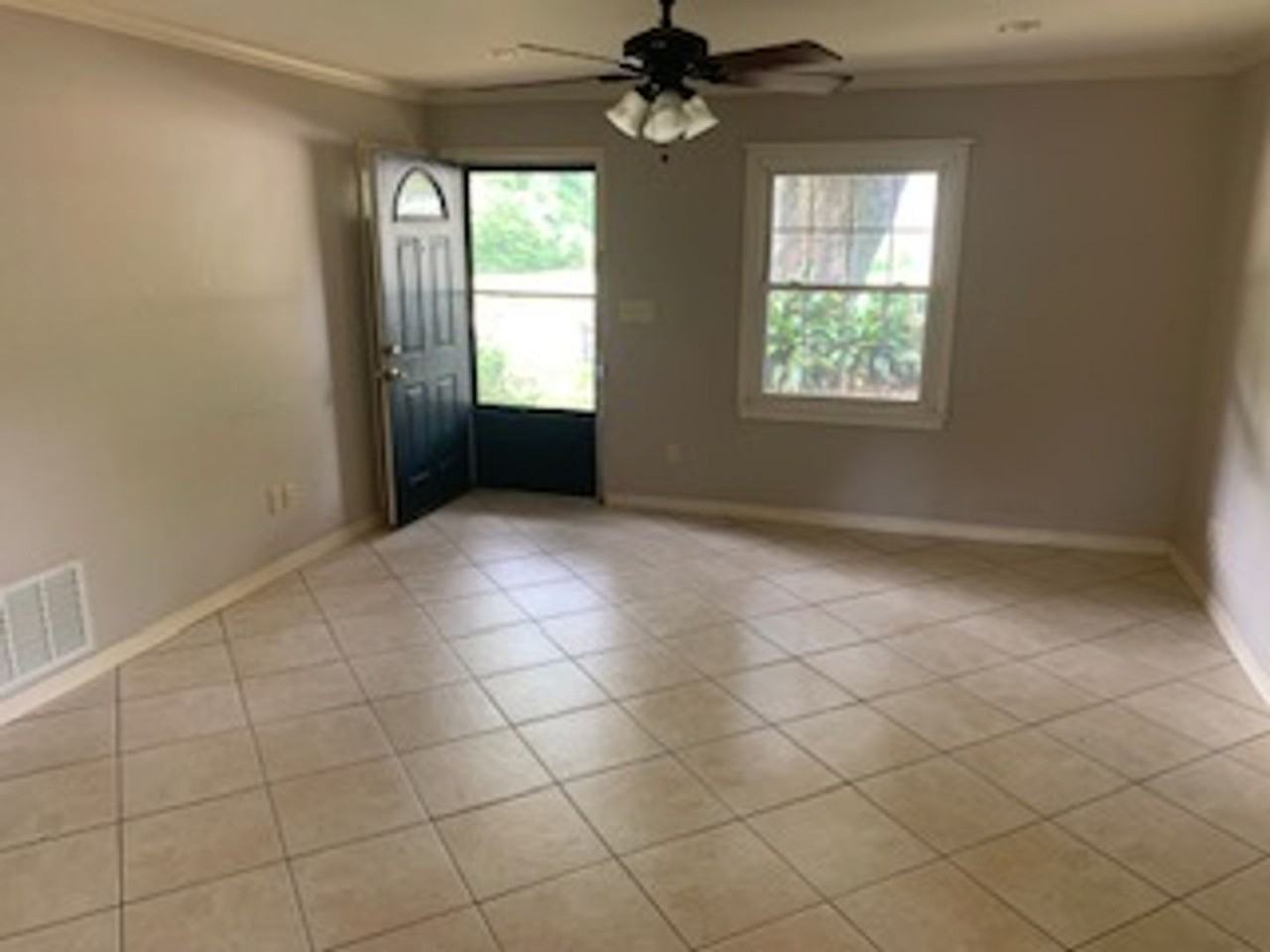 701 Merritt Dr - Photo 2 of 9