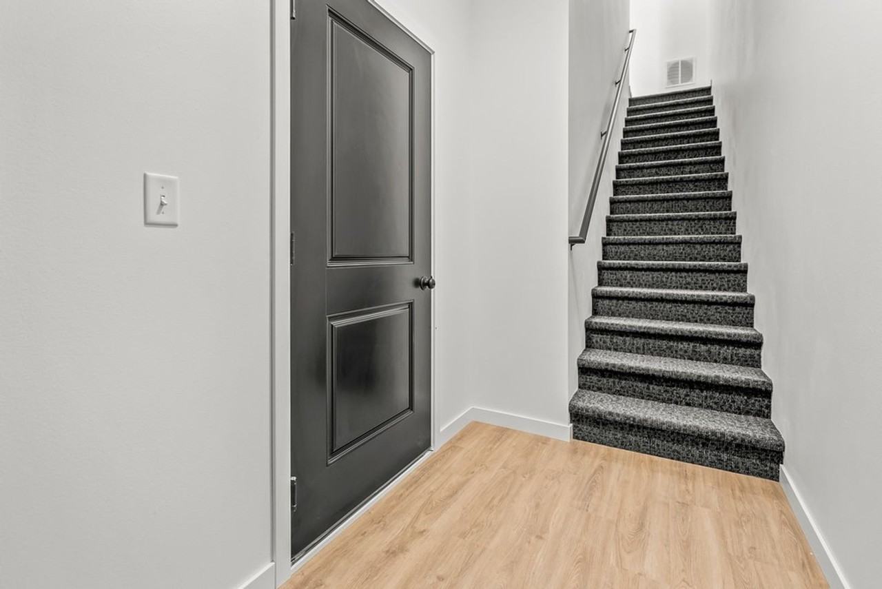 Twin Oaks Apartments Bldg 10: 400 Fast Lane - Photo 2 of 18