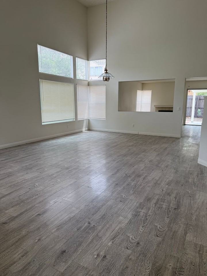 23797 Lone Pine Dr - Photo 2 of 13