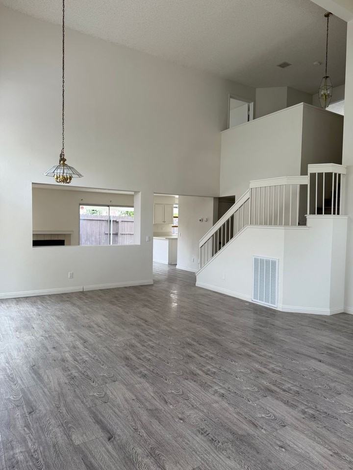 23797 Lone Pine Dr - Photo 4 of 13
