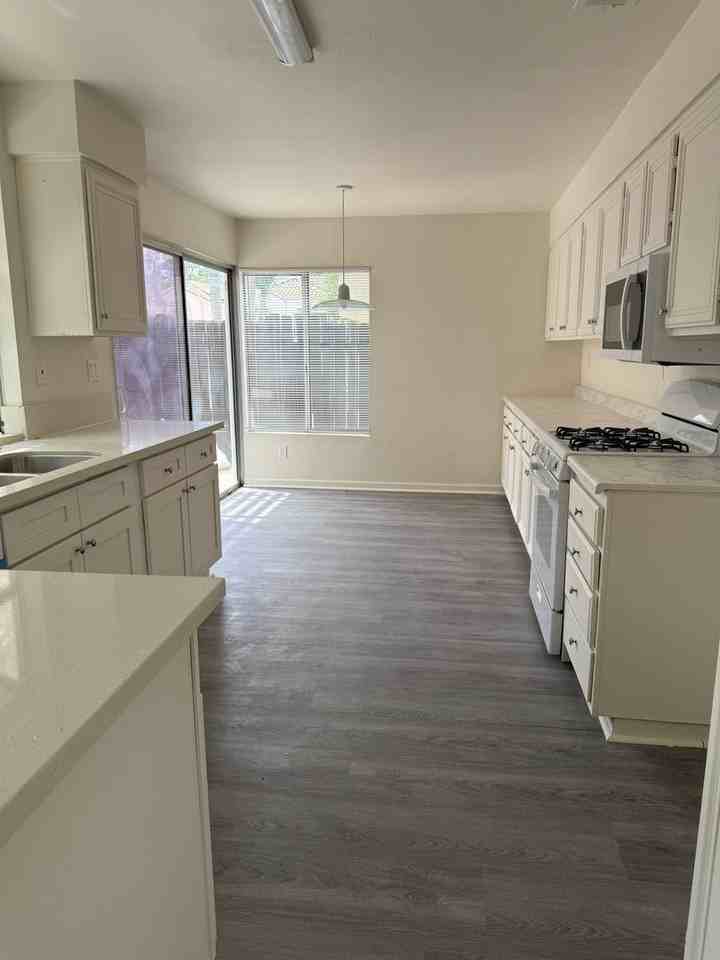 23797 Lone Pine Dr - Photo 7 of 13