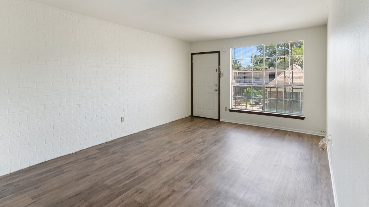2100 College Dr - Photo 4 of 9