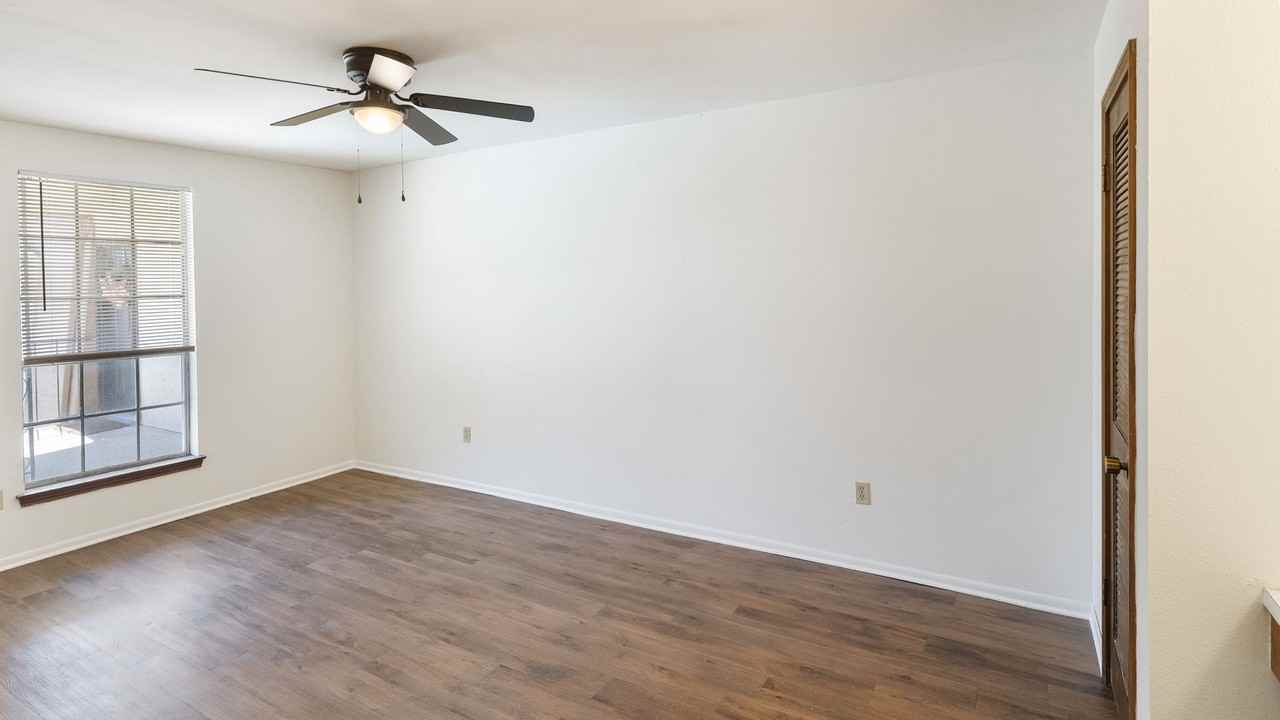 2100 College Dr - Photo 5 of 9