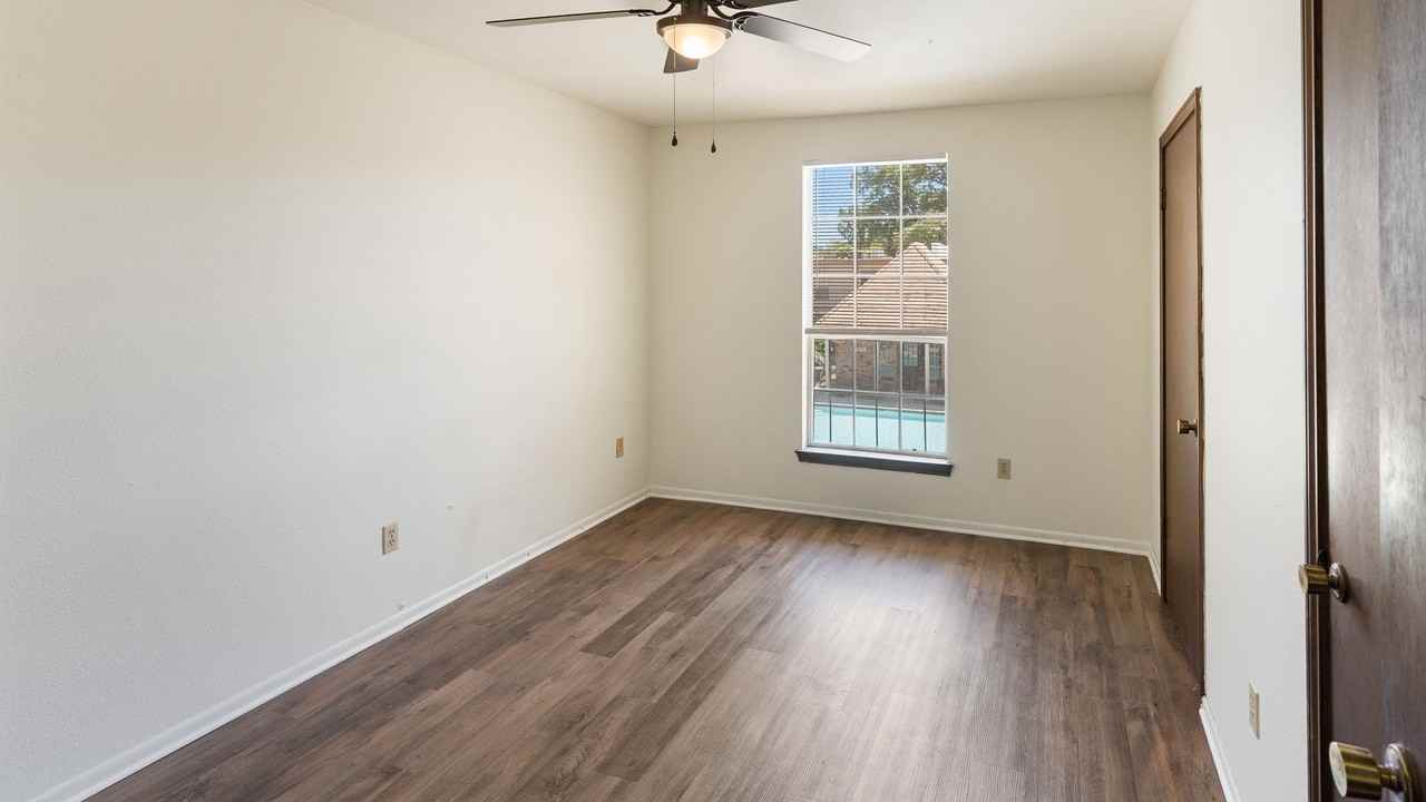 2100 College Dr - Photo 7 of 9