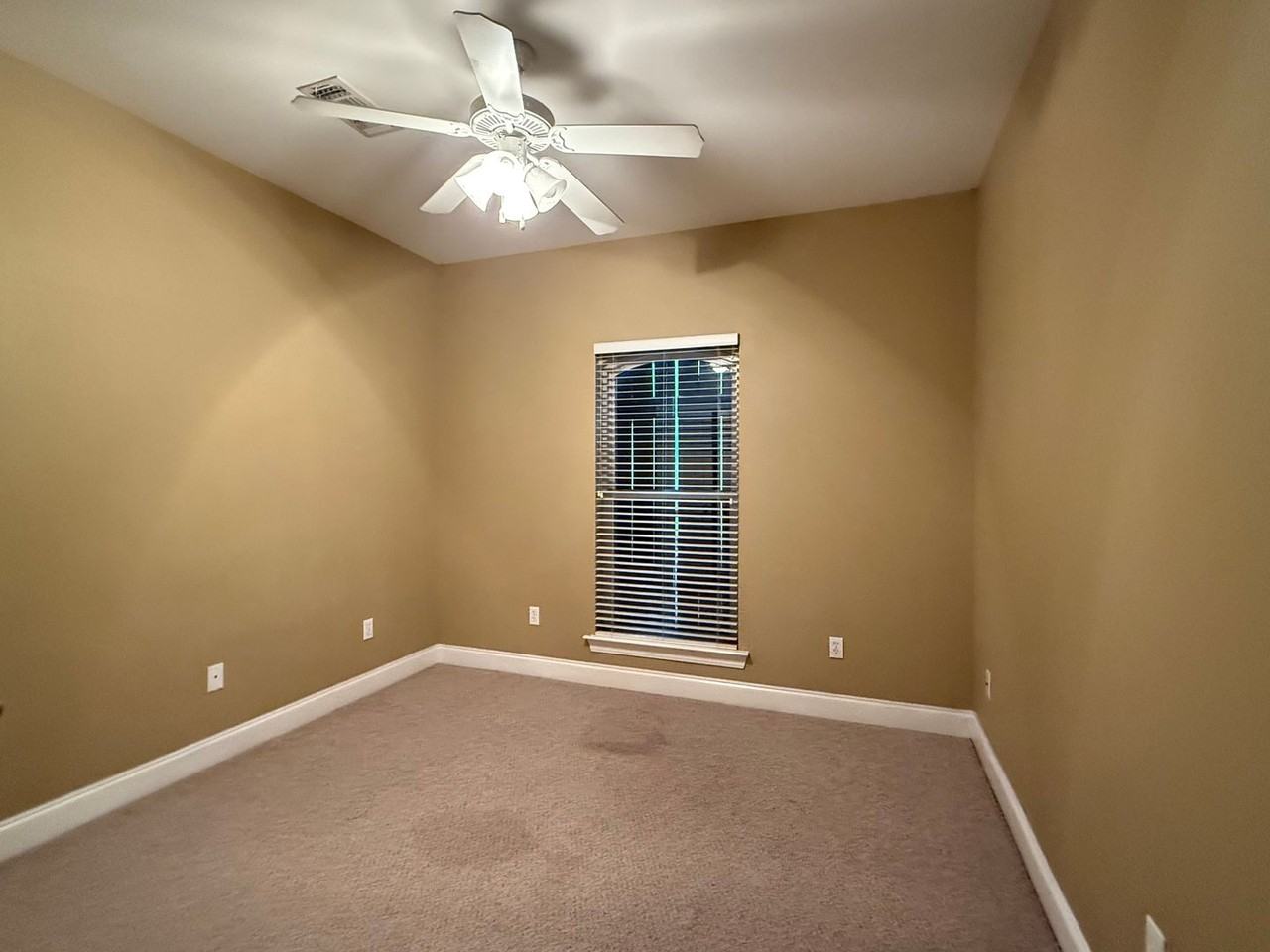 137 Cornerstone Dr - Photo 7 of 31