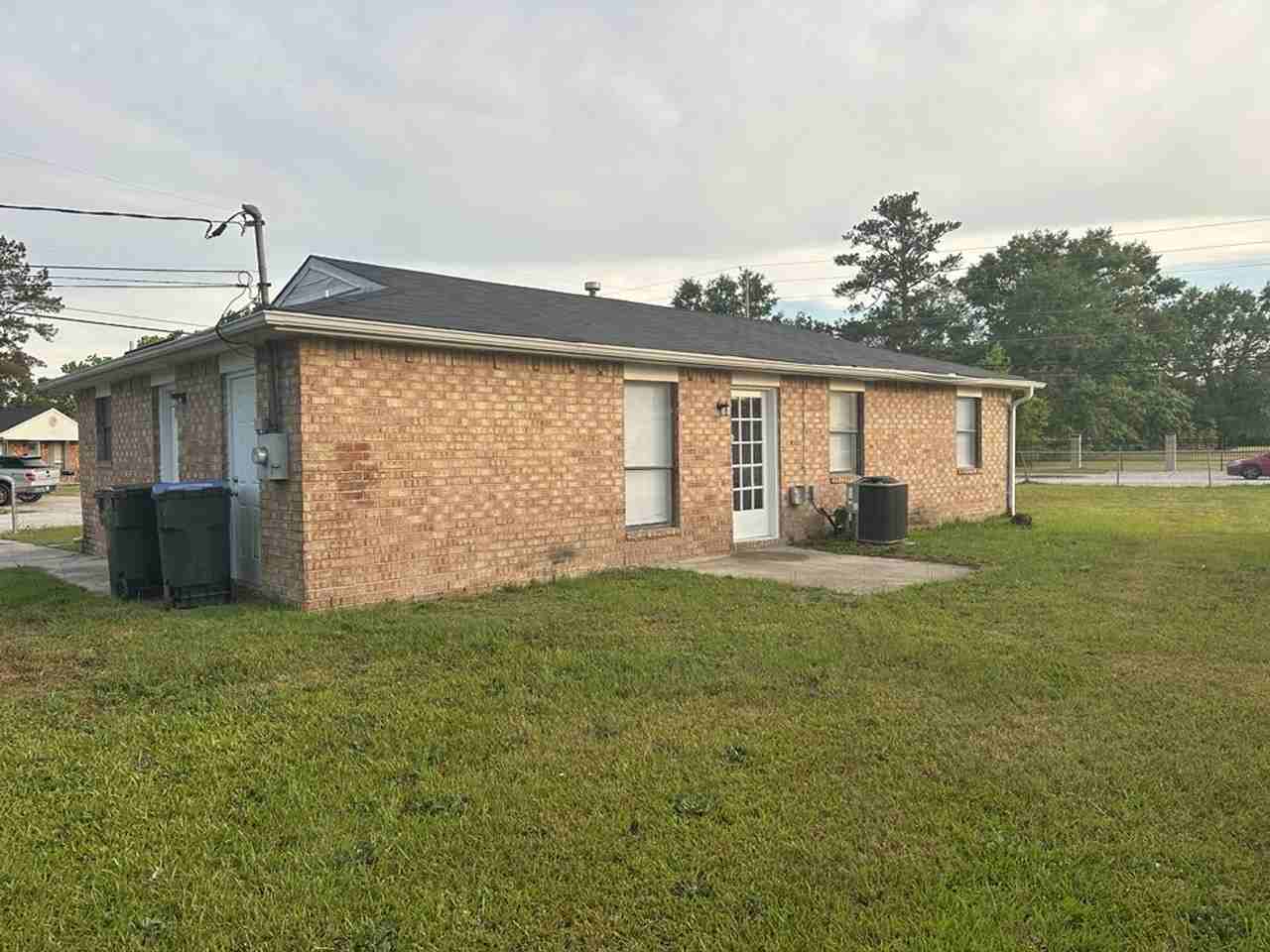 3202 Gerald Dr E - Photo 2 of 15