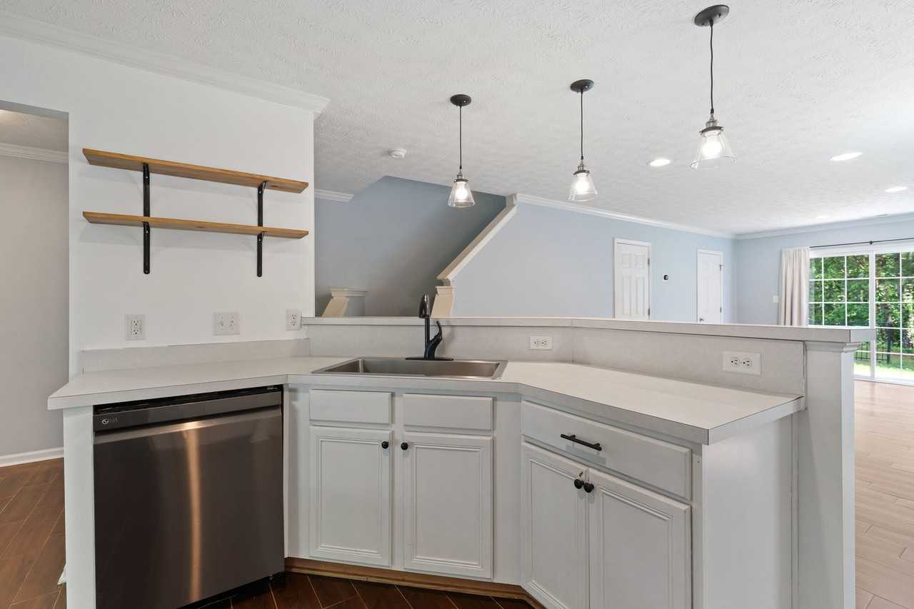 3141 Ivey Wood Lane - Photo 4 of 23