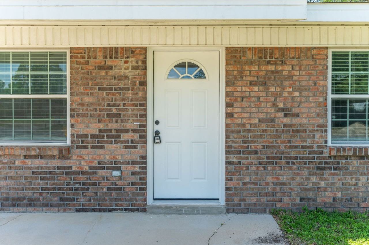 1416 Palm Blvd S - Photo 4 of 40