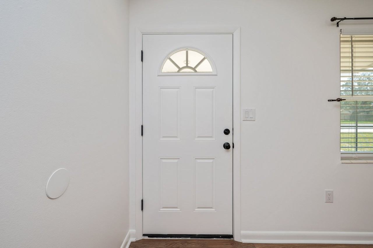 1416 Palm Blvd S - Photo 5 of 40